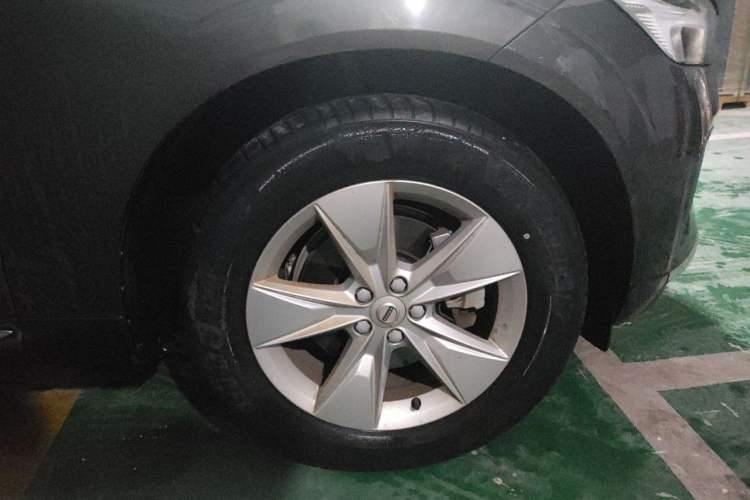 Used Volvo XC60 2022 B5 4x4 Zhiyi Luxury Edition Right Front Wheel Hub
