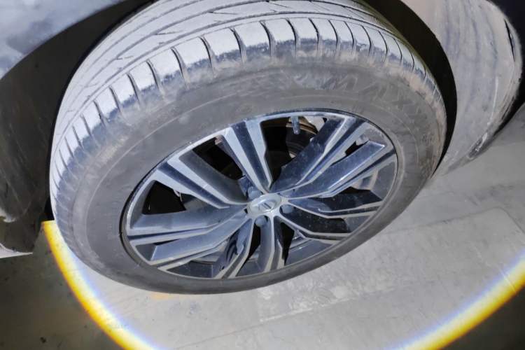 Used Volvo XC60 2022 B5 4x4 Smart Luxury Edition Right Front Wheel Hub