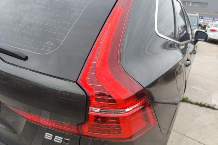 Used Volvo XC60 2022 B5 4x4 Zhiyi Luxury Edition Right Rear Taillight