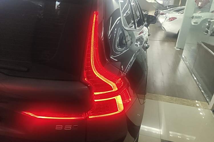 Used Volvo XC60 2022 B5 4x4 Zhiyi Luxury Edition Right Rear Taillight