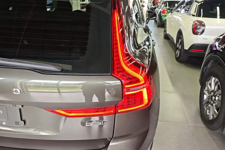 Used Volvo XC60 2022 B5 4x4 Zhiyi Luxury Edition Right Rear Taillight