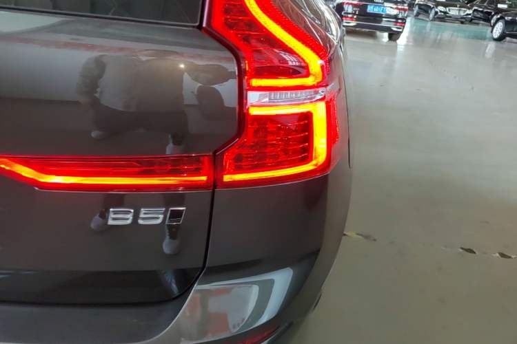 Used Volvo XC60 2022 B5 4x4 Smart Luxury Edition Right Rear Taillight
