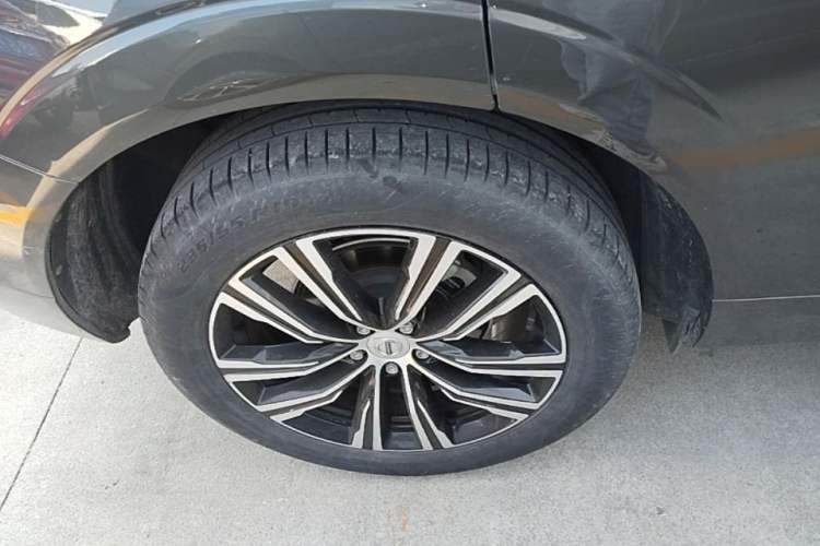 Used Volvo XC60 2022 B5 4x4 Smart Luxury Edition Right Rear Wheel Hub