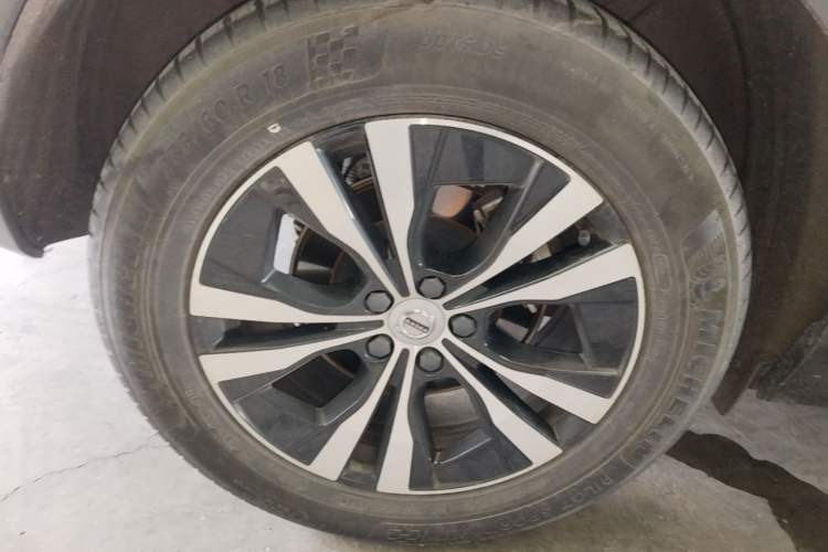 Used Volvo XC60 2022 B5 4x4 Zhiyi Luxury Edition Right Rear Wheel Hub