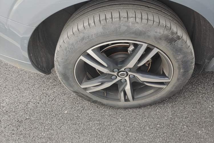 Used Volvo XC60 2022 B5 4x4 Smart & Advanced Sport Edition Right Rear Wheel Hub