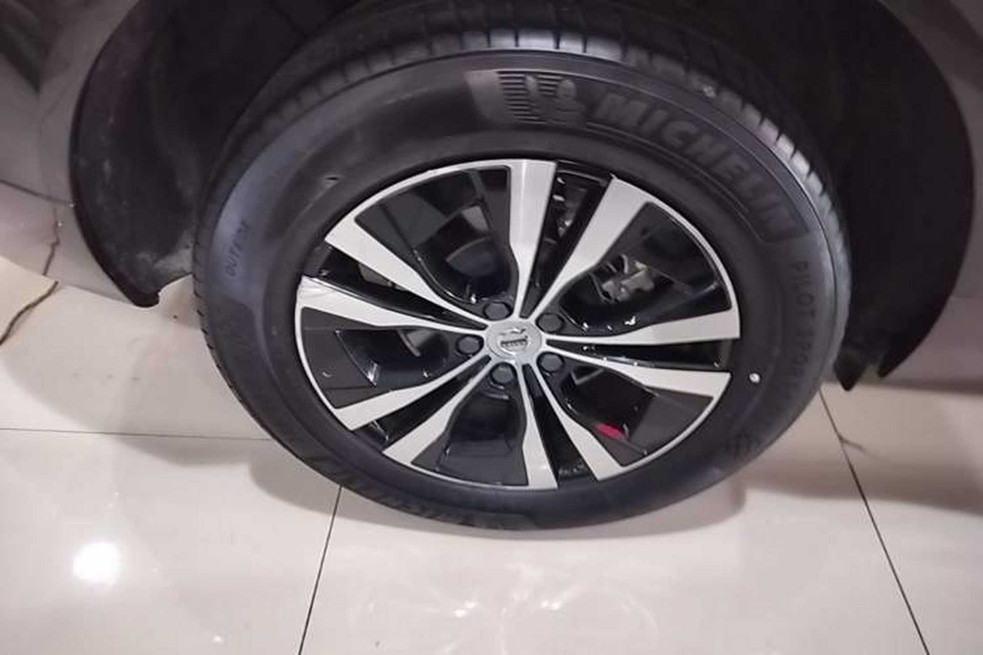 Used Volvo XC60 2022 B5 4x4 Zhiyi Luxury Edition Right Rear Wheel Hub