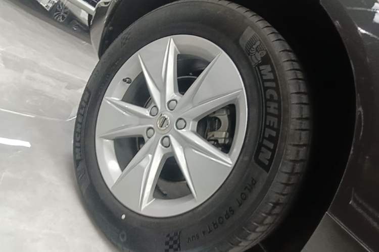 Used Volvo XC60 2022 B5 4x4 Zhiyi Luxury Edition Right Rear Wheel Hub