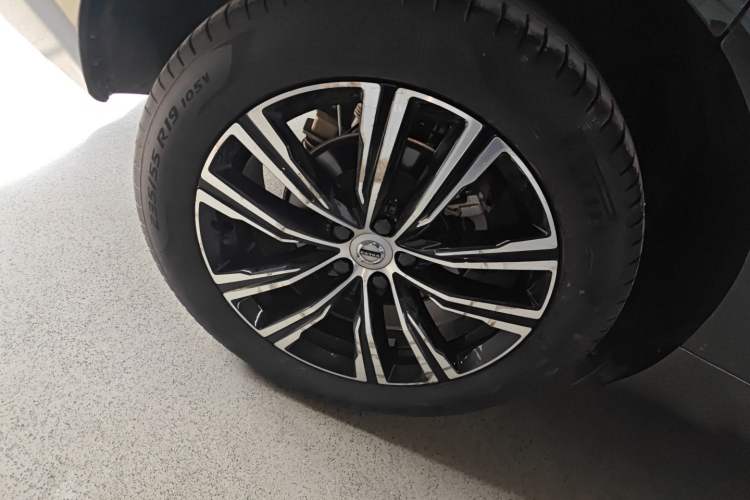 Used Volvo XC60 2022 B5 4x4 Smart Luxury Edition Right Rear Wheel Hub