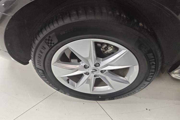 Used Volvo XC60 2022 B5 4x4 Smart Luxury Edition Right Rear Wheel Hub