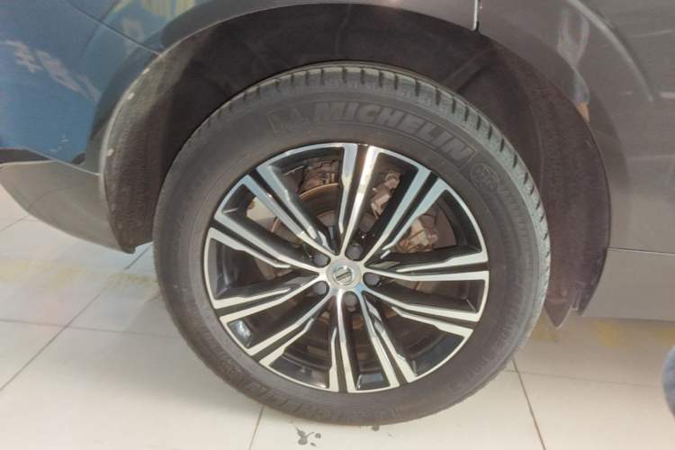 Used Volvo XC60 2022 B5 4x4 Smart Luxury Edition Right Rear Wheel Hub