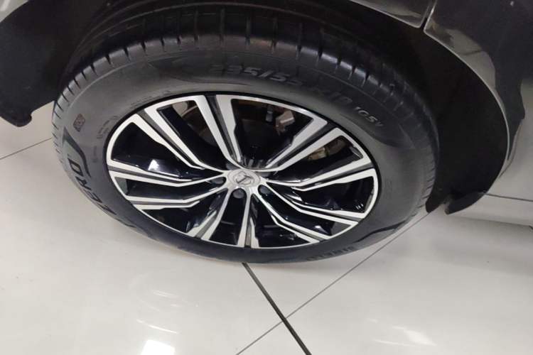Used Volvo XC60 2022 B5 4x4 Smart Luxury Edition Right Rear Wheel Hub