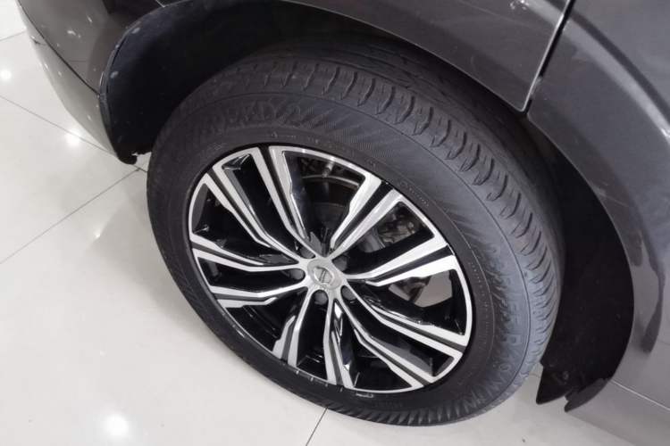 Used Volvo XC60 2022 B5 4x4 Smart Luxury Edition Right Rear Wheel Hub