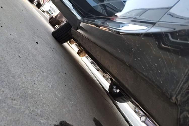 Used Volvo XC60 2022 B5 4x4 Smart Luxury Edition Right Side Sill