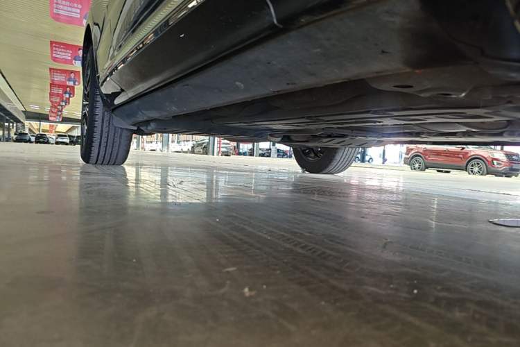 Used Volvo XC60 2022 B5 4x4 Smart Luxury Edition Right Side Sill