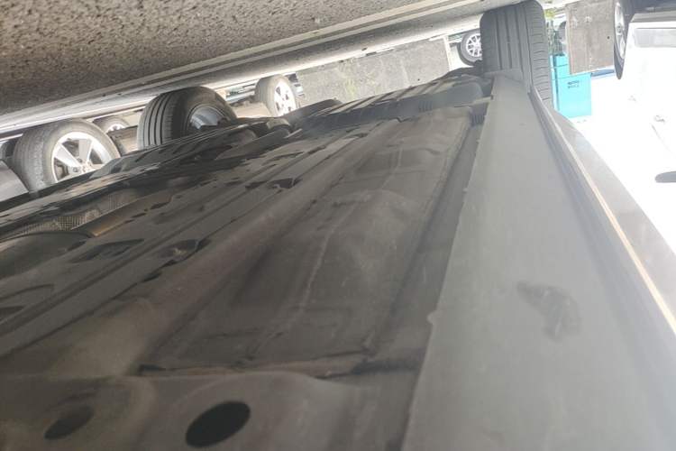 Used Volvo XC60 2022 B5 4x4 Smart & Advanced Sport Edition Right Side Sill