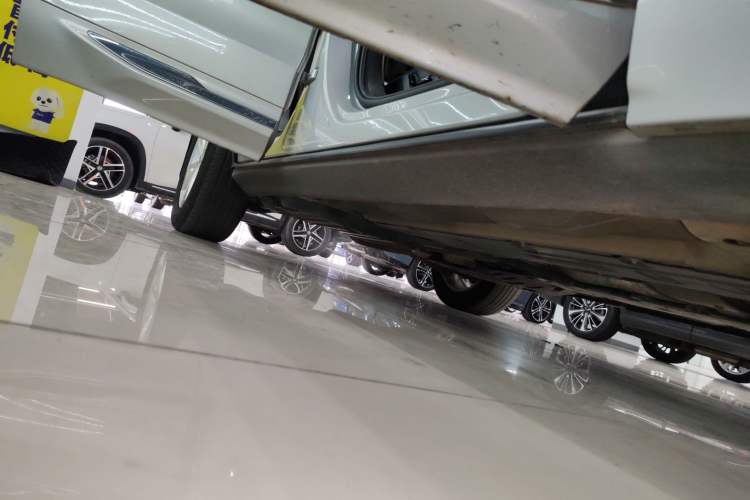 Used Volvo XC60 2022 B5 4x4 Zhiyi Luxury Edition Right Side Sill