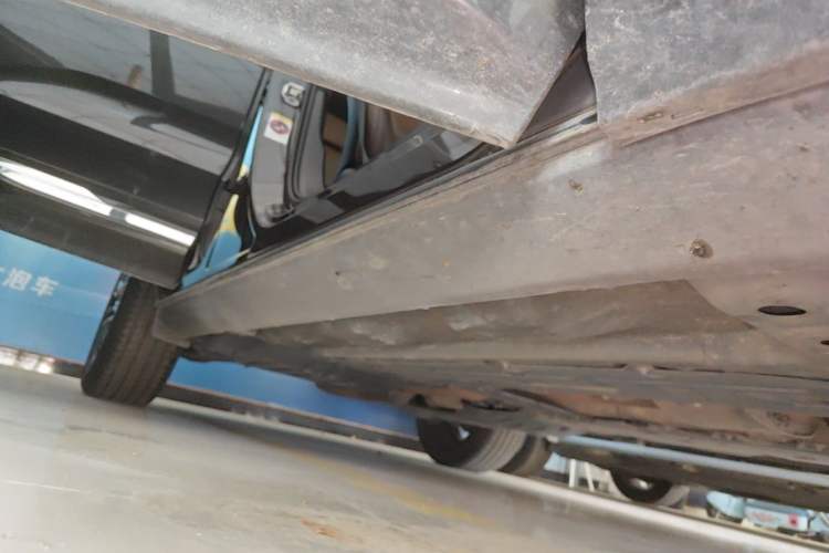 Used Volvo XC60 2022 B5 4x4 Smart Luxury Edition Right Side Sill