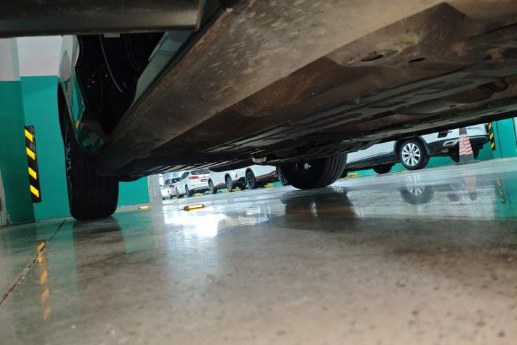 Used Volvo XC60 2022 B5 4x4 Smart Luxury Edition Right Side Sill