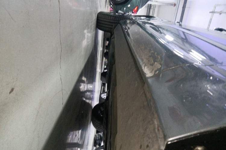 Used Volvo XC60 2022 B5 4x4 Smart Luxury Edition Right Side Sill