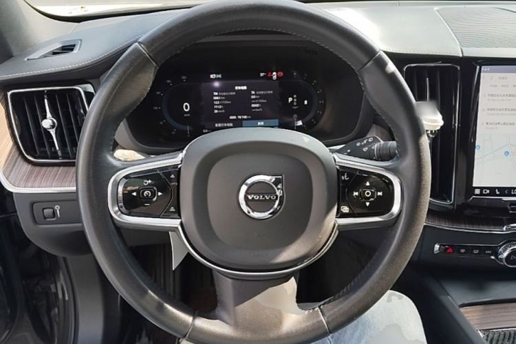 Used Volvo XC60 2022 B5 4x4 Smart Luxury Edition Steering Wheel