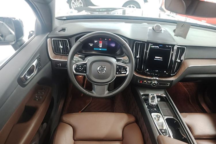 Used Volvo XC60 2022 B5 4x4 Smart Luxury Edition Steering Wheel