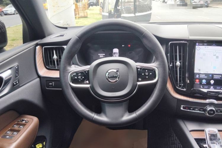 Used Volvo XC60 2022 B5 4x4 Smart Luxury Edition Steering Wheel