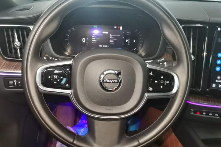 Used Volvo XC60 2022 B5 4x4 Smart Luxury Edition Steering Wheel