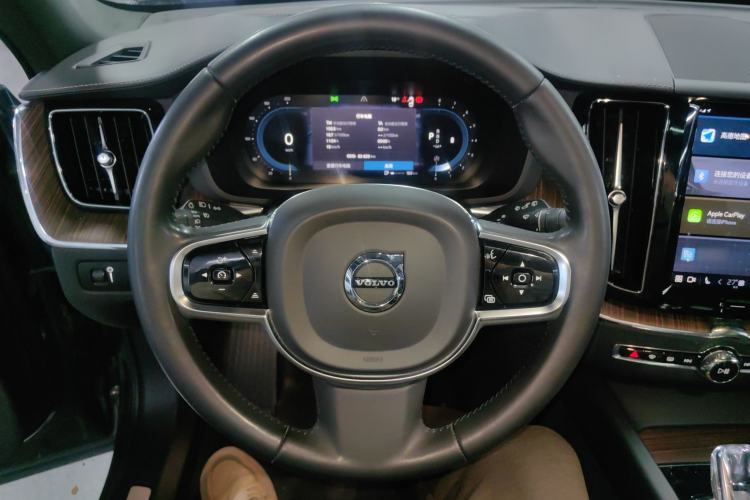 Used Volvo XC60 2022 B5 4x4 Smart Luxury Edition Steering Wheel