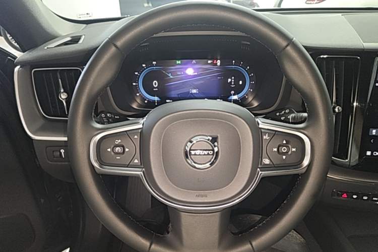 Used Volvo XC60 2022 B5 4x4 Zhiyi Luxury Edition Steering Wheel