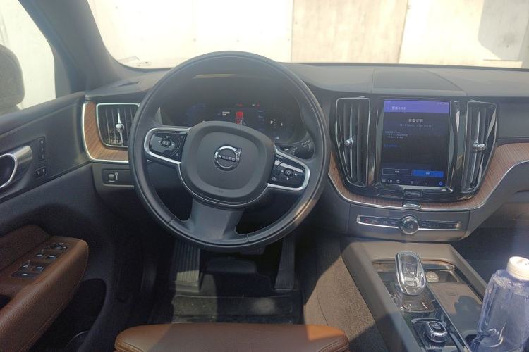 Used Volvo XC60 2022 B5 4x4 Smart Luxury Edition Steering Wheel