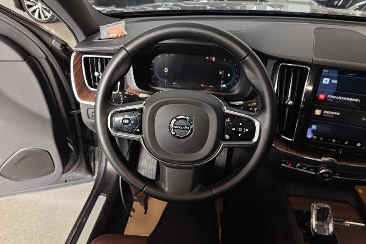 Used Volvo XC60 2022 B5 4x4 Smart Luxury Edition Steering Wheel