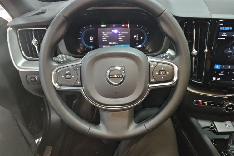 Used Volvo XC60 2022 B5 4x4 Smart Luxury Edition Steering Wheel