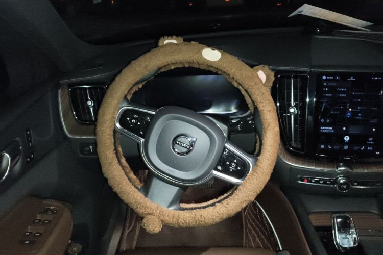 Used Volvo XC60 2022 B5 4x4 Smart Luxury Edition Steering Wheel
