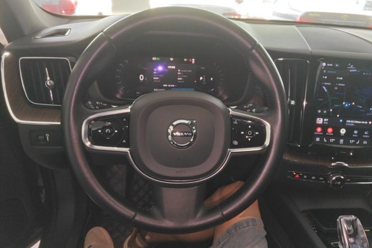 Used Volvo XC60 2022 B5 4x4 Smart Luxury Edition Steering Wheel