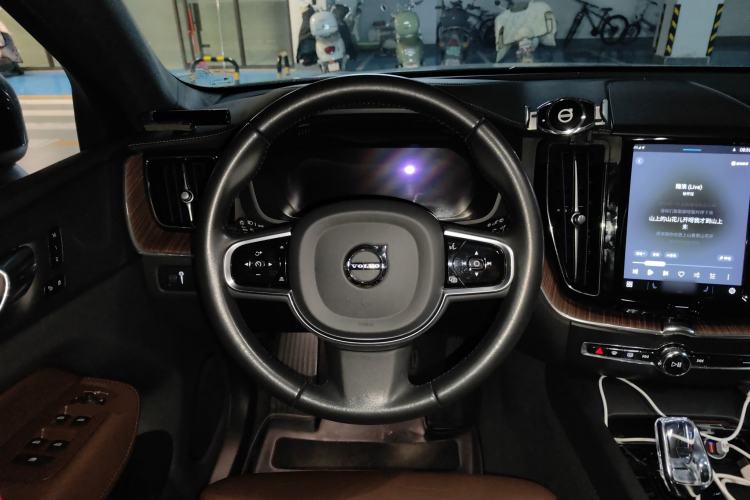 Used Volvo XC60 2022 B5 4x4 Smart Luxury Edition Steering Wheel