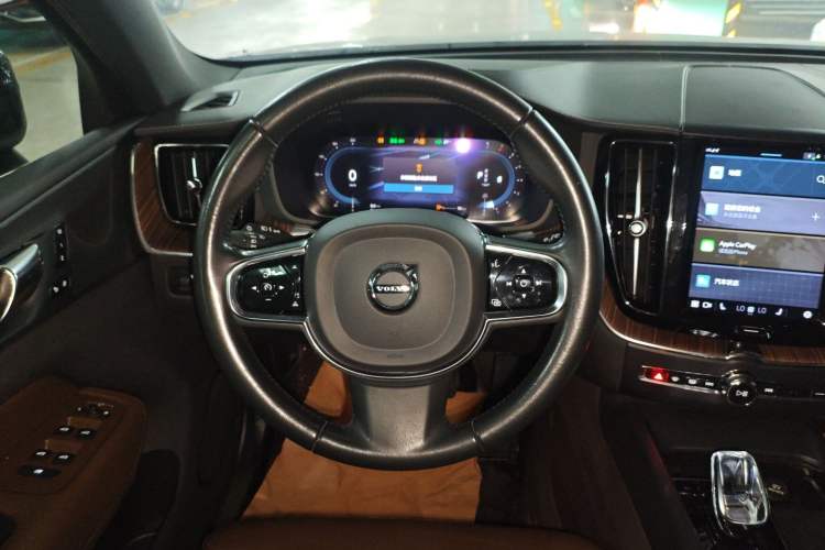 Used Volvo XC60 2022 B5 4x4 Smart Luxury Edition Steering Wheel