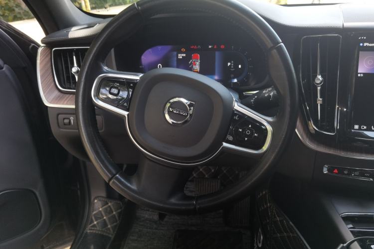 Used Volvo XC60 2022 B5 4x4 Smart Luxury Edition Steering Wheel