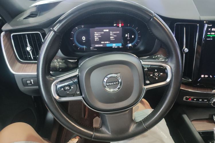 Used Volvo XC60 2022 B5 4x4 Smart Luxury Edition Steering Wheel