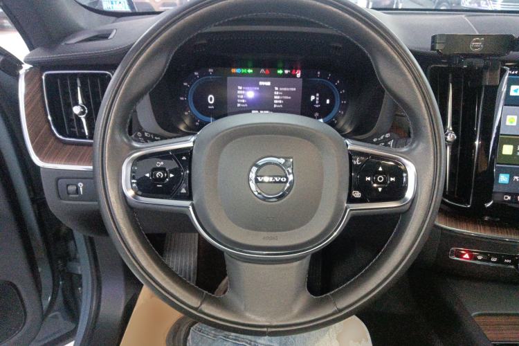 Used Volvo XC60 2022 B5 4x4 Smart Luxury Edition Steering Wheel