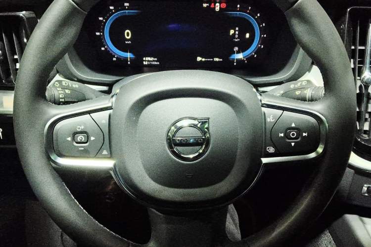 Used Volvo XC60 2022 B5 4x4 Zhiyi Luxury Edition Steering Wheel
