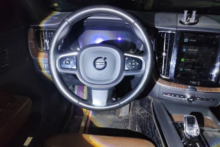 Used Volvo XC60 2022 B5 4x4 Smart Luxury Edition Steering Wheel