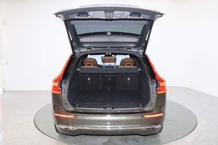 Used Volvo XC60 2022 B5 4x4 Smart Luxury Edition Trunk