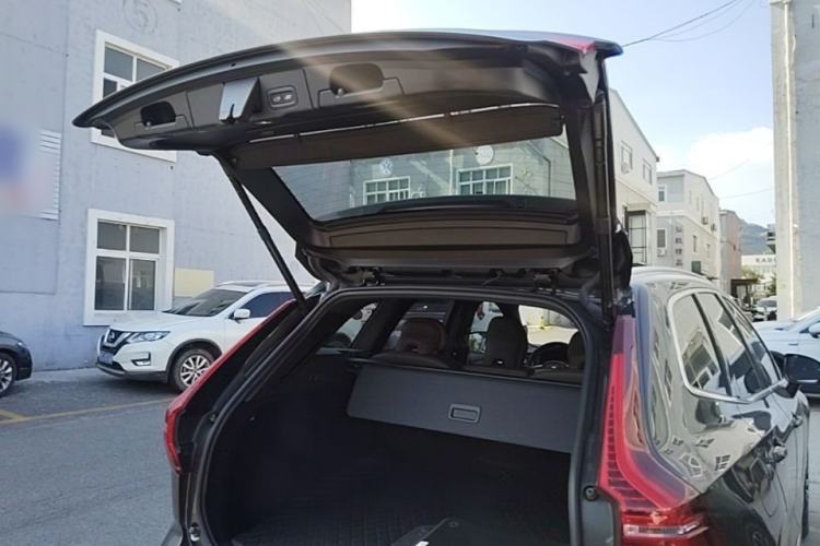 Used Volvo XC60 2022 B5 4x4 Smart Luxury Edition Trunk