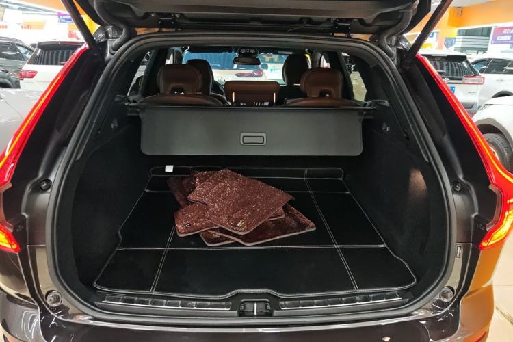 Used Volvo XC60 2022 B5 4x4 Zhiyi Luxury Edition Trunk