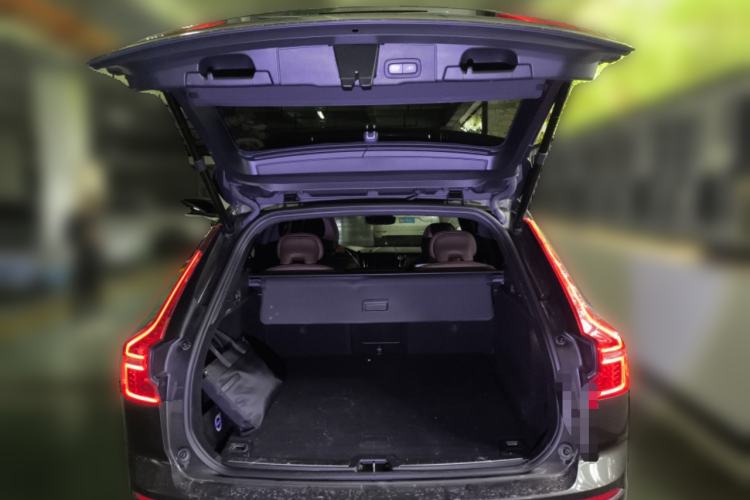 Used Volvo XC60 2022 B5 4x4 Smart Luxury Edition Trunk