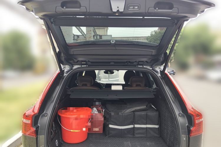 Used Volvo XC60 2022 B5 4x4 Smart Luxury Edition Trunk