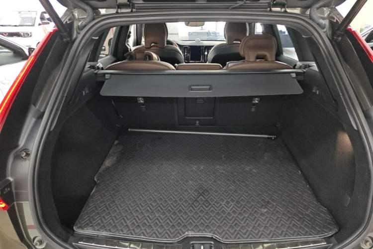 Used Volvo XC60 2022 B5 4x4 Smart Luxury Edition Trunk