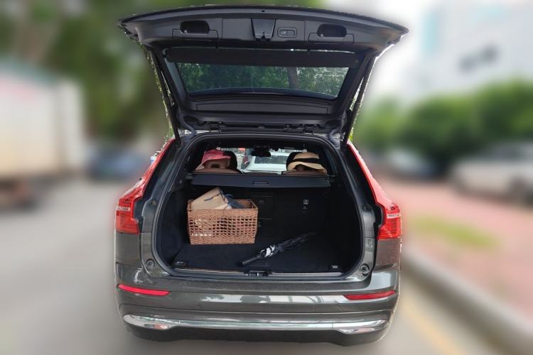 Used Volvo XC60 2022 B5 4x4 Zhiyi Luxury Edition Trunk