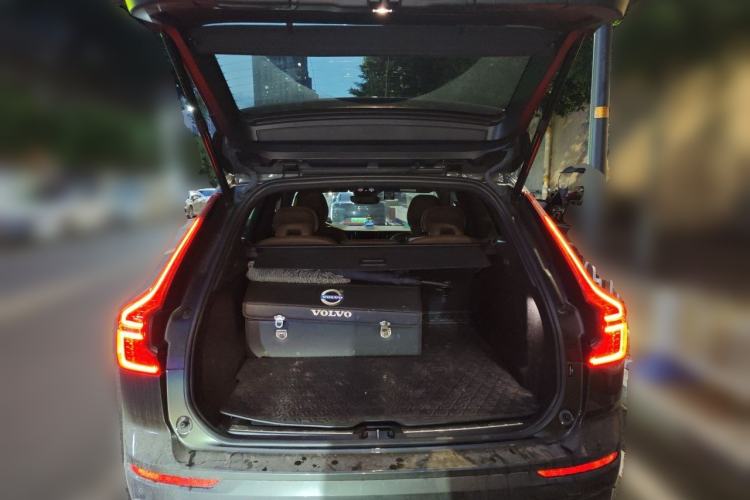 Used Volvo XC60 2022 B5 4x4 Smart Luxury Edition Trunk