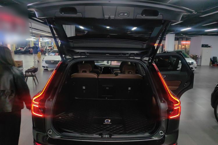Used Volvo XC60 2022 B5 4x4 Smart Luxury Edition Trunk